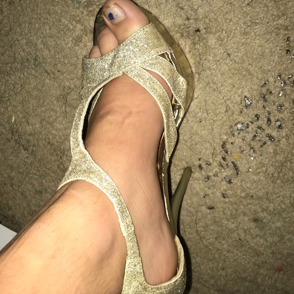 These beautiful pair of sparkly heels!! - Picture 2 of 3
